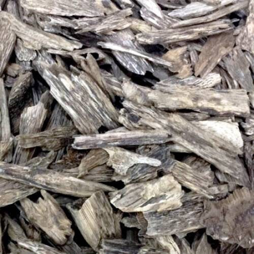 Luxury essential oil – Natroil Premium White Oud with natural oud in elegant backdrop